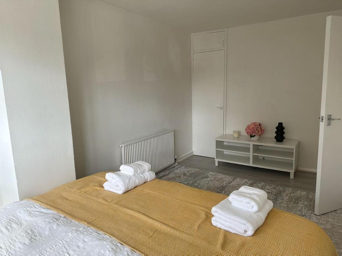 Cheerful Double Room For Single Use Londra Dış mekan fotoğraf