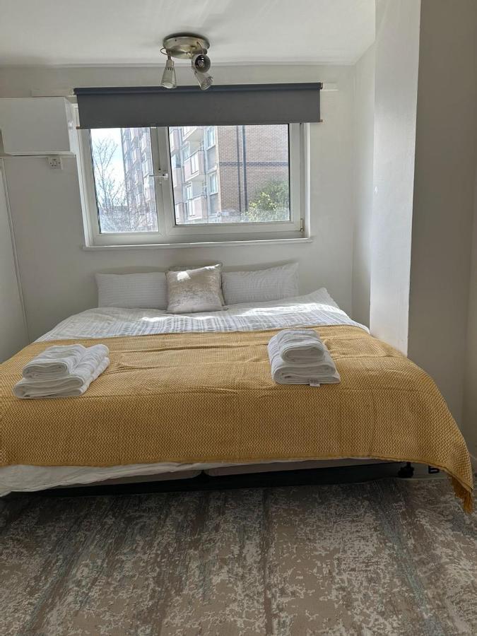 Cheerful Double Room For Single Use Londra Dış mekan fotoğraf